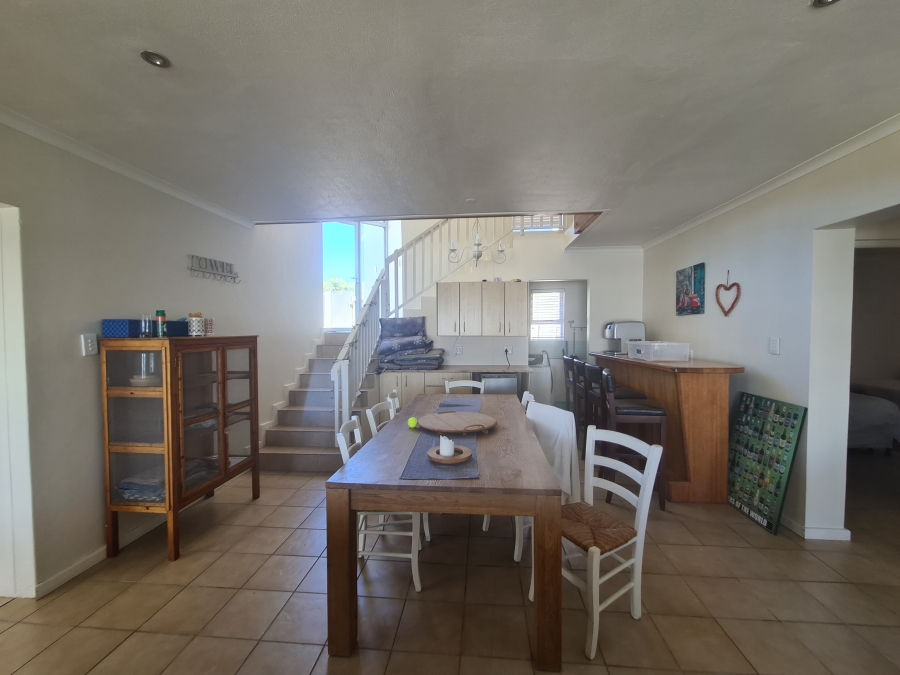 To Let 4 Bedroom Property for Rent in Vleesbaai Western Cape